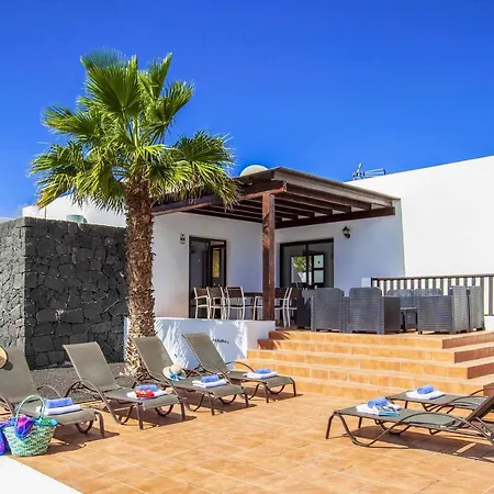 Manrique Villa *